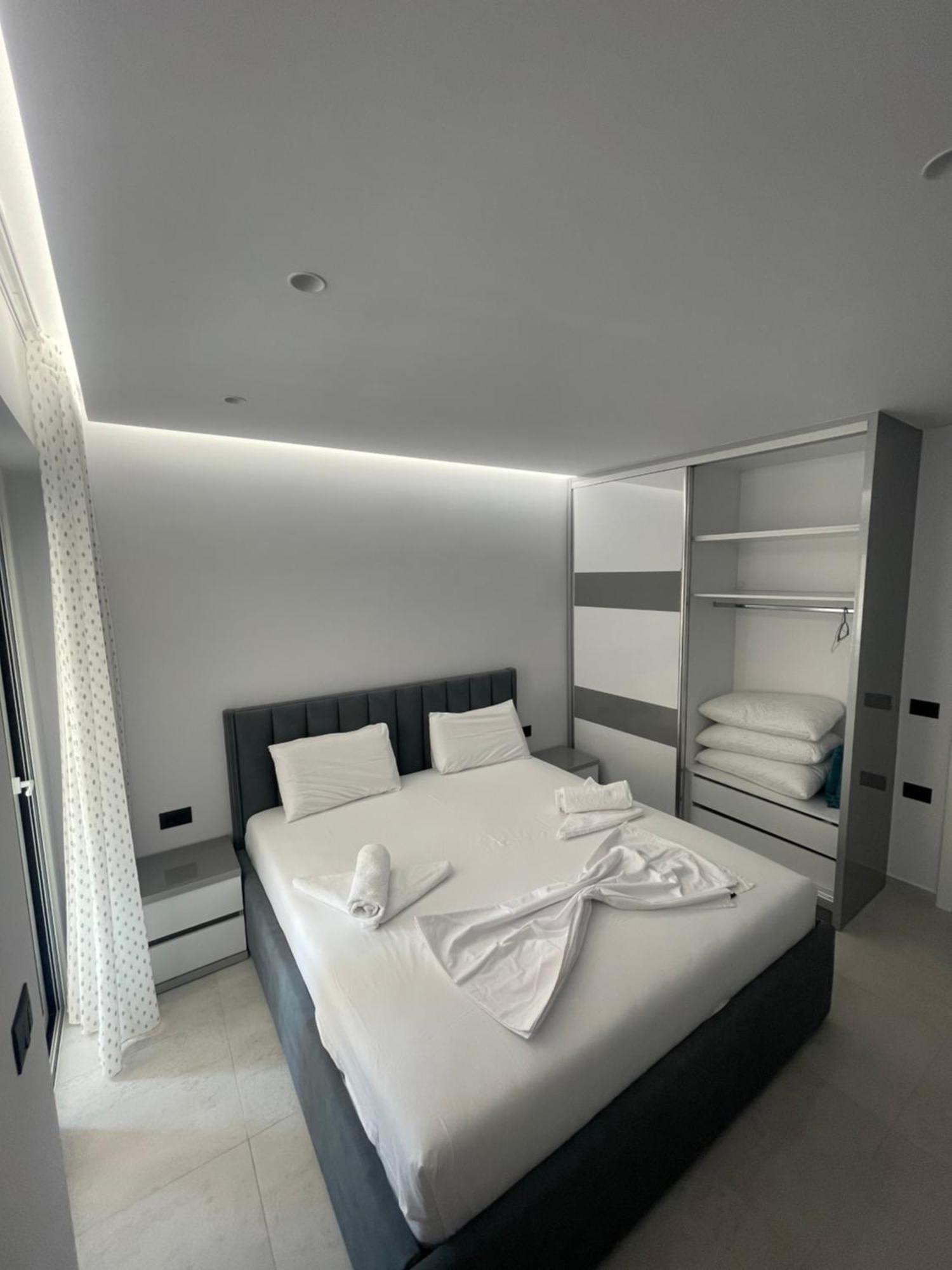 Alpha Lux Apartment Sarandë Exterior foto